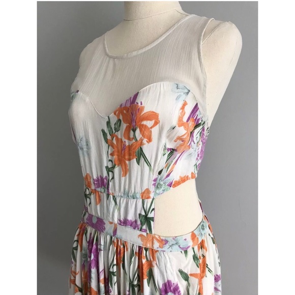 ★ SALE ★ O'NEILL Floral Cutout Dress with Pockets - Picture 4 of 12